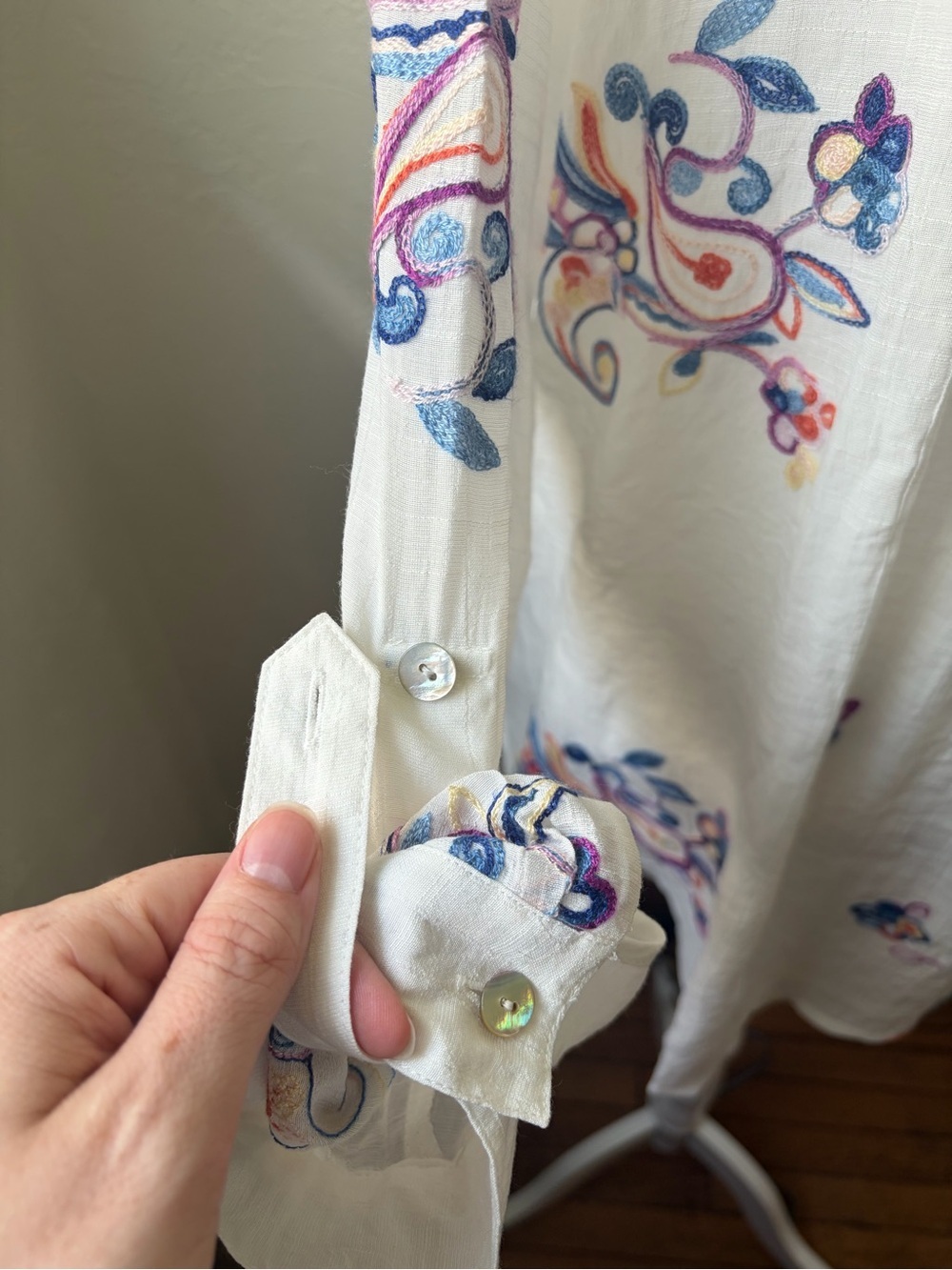 Fig & Flower White Embroidered Button-Up Tunic Top Long Sleeve XL - Picture 6 of 10